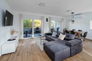 apartmaji ob morju otok vir